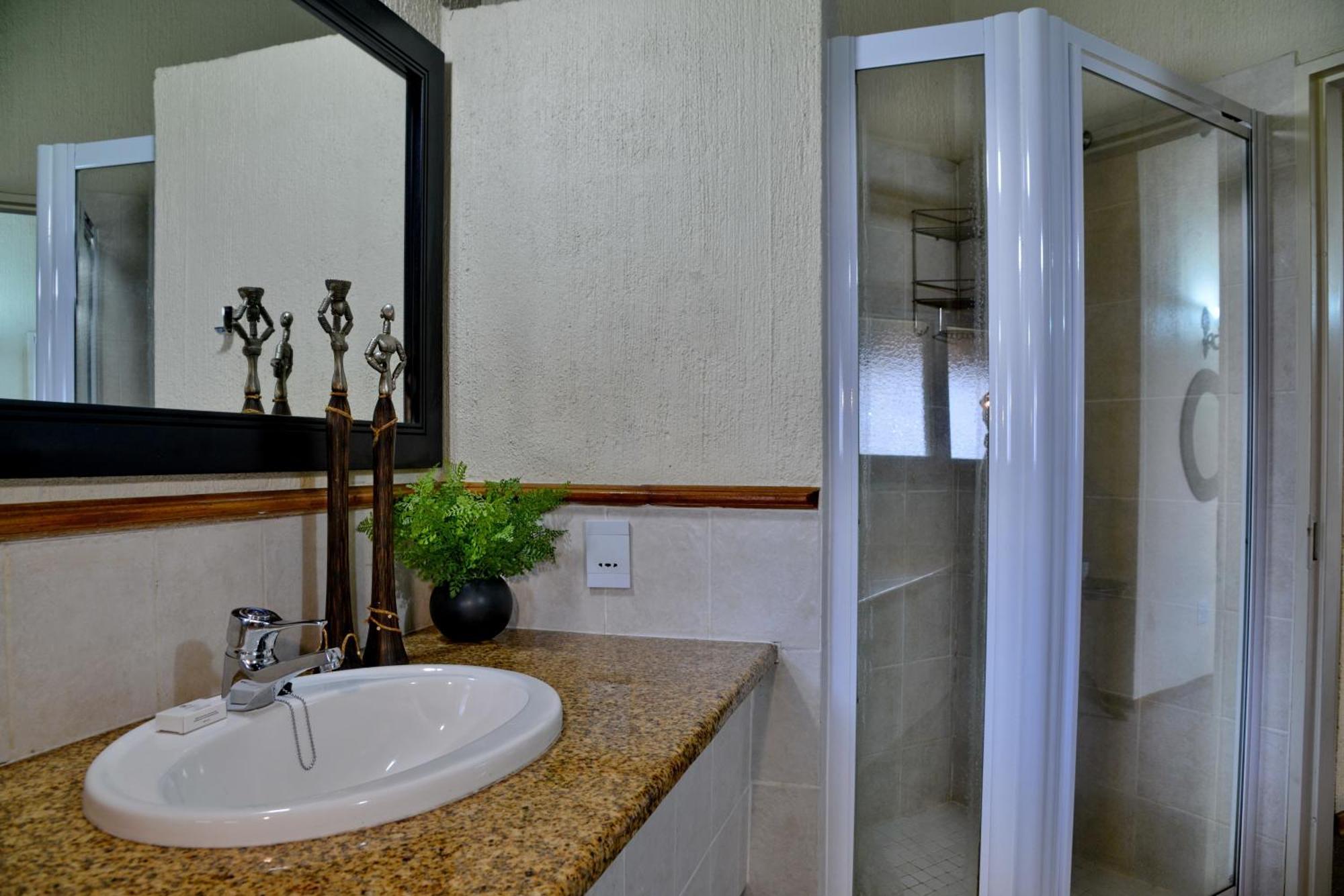 Cambalala - Luxury Units - In Kruger Park Lodge - Serviced Daily, Free Wi-Fi Хейзивью Экстерьер фото